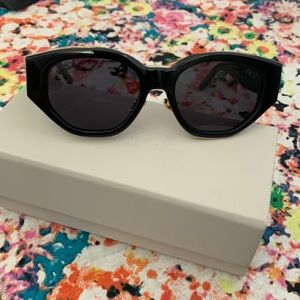 Black dezi sunnies (charge it ) like new with box it came in